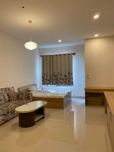 Bên trong officetel Sunrise CityView Office-tel Sunrise CityView nhìn ra thành phố thoáng mát.