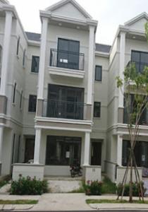 Mặt tiền nhà phố Huyện Nhà Bè Nhà phố hướng Đông Nam diện tích 126m2, bàn giao đầy đủ nội thất.