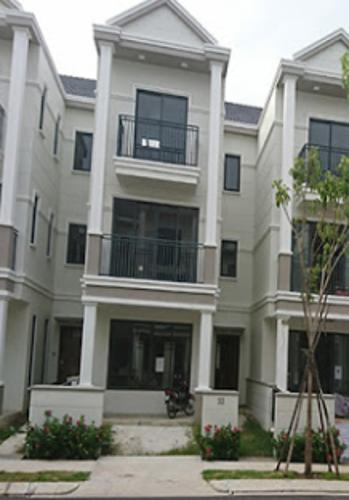 Mặt tiền nhà phố Huyện Nhà Bè Nhà phố hướng Đông Nam diện tích 126m2, bàn giao đầy đủ nội thất.