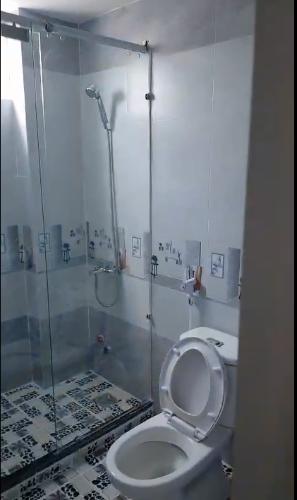 Không gian nhà phố Quận Bình Tân Nhà phố hẻm rộng 7m thông đường số 8 ngay chợ Bình Long, pháp lý đầy đủ.