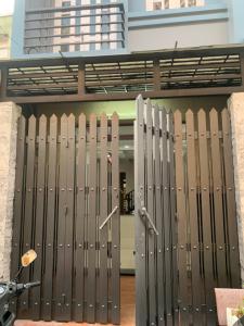 Mặt tiền nhà phố Trương Phước Phan, Bình Tân Nhà phố hướng Đông Nam, mặt tiền đường tỉnh lộ 10 rộng rãi.