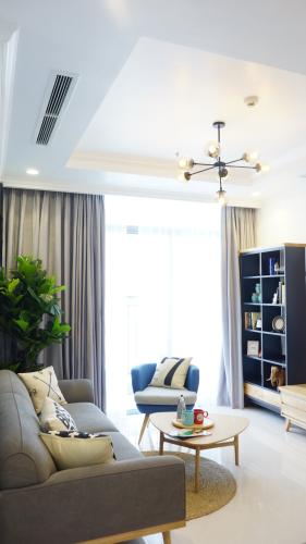 Phòng khách căn hộ Vinhomes Central Park, Quận Bình Thạnh Căn hộ Vinhomes Central Park đón view tầng cao, đầy đủ nội thất.