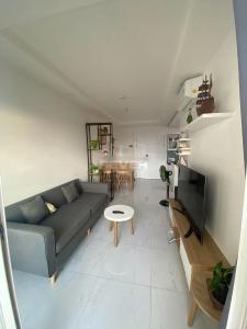 Phòng khách Terra Royal Quận 3 Căn hộ Terra Royal trung tâm thành phố, view sông Hoàng Sa.