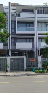 Mặt bằng kinh doanh hướng Nam đường nhà lộ giới 25m, nội thất cơ bản.