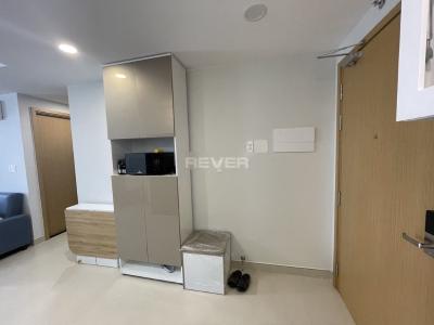 Phòng khách Carillon 7, Tân Phú Căn hộ Carillon 7 nội thất cơ bản, ban công hướng Tây.