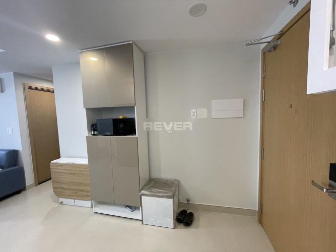 Phòng khách Carillon 7, Tân Phú Căn hộ Carillon 7 nội thất cơ bản, ban công hướng Tây.