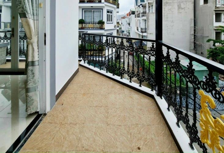 Nhà phố Huyện Nhà Bè Nhà phố diện tích 66m2 có cửa hậu xe hơi đậu trong nhà, nội thất cơ bản.