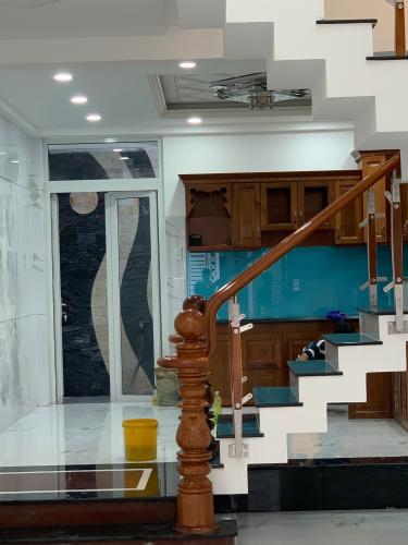 Phòng bếp nhà phố Bình Tân Nhà phố khu Lux Home Gardens diện tích sử dụng 220m2, hướng Tây.