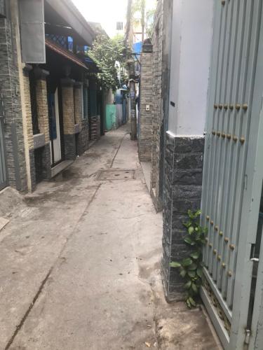 Hẻm vào nhà phố quận 4 Bán nhà phố 1 trệt 2 lầu Tôn Thất Thuyết Quận 4, nội thất cơ bản