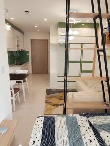 Phòng Khách + phòng ngủ  căn hộ Vinhomes Grand Park Căn hộ Vinhomes Grand Park đầy đủ nội thất, view nội khu.