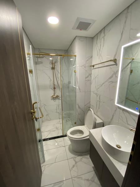 Phòng tắm căn hộ Sunshine City SaiGon, Quận 7 Căn hộ Sunshine City Saigon tầng 4 đón gió mát mẻ, nội thất cơ bản.