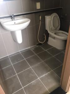 Phòng tắm căn hộ The Eastern, Quận 9 Căn hộ The Eastern tầng cao đầy đủ nội thất tiện nghi, hướng Đông Nam.