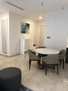 Bàn ăn Vinhomes Golden River, Quận 1 CĂN HỘ VINHOMES GOLDEN RIVER HƯỚNG ĐÔNG BẮC