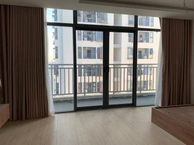 căn hộ La Astoria quận 2 Căn hộ La Astoria tầng cao, ban công hướng Tây đón view thành phố.