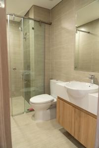 Toilet Vinhomes Grand Park Quận 9 Căn hộ Vinhomes Grand Park tầng trung, đón hướng nội khu
