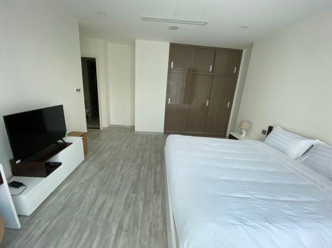 phòng ngủ Căn hộ Vinhomes Golden River tầng cao, nội thất đầy đủ.