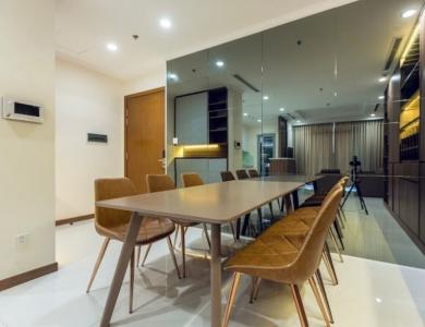 Căn hộ Vinhomes Central Park, Quận Bình Thạnh Căn hộ tầng 45 Vinhomes Central Park thiết kế hiện đại, đầy đủ nội thất.