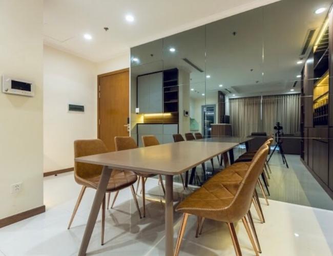 Căn hộ Vinhomes Central Park, Quận Bình Thạnh Căn hộ tầng 45 Vinhomes Central Park thiết kế hiện đại, đầy đủ nội thất.