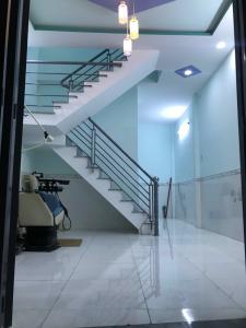 Phòng khách Nhà phố Quận Bình Tân hướng Bắc, sổ hồng riêng bàn giao nhanh.