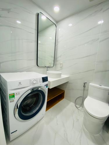 Nhà vệ sinh căn hộ Saigon South Residences Căn hộ Saigon South Residences tầng trung, đầy đủ nội thất