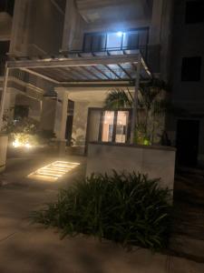 Mặt tiền nhà phố Huyện Nhà Bè Nhà phố hướng Đông Nam diện tích 126m2, bàn giao đầy đủ nội thất.