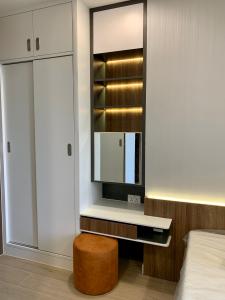 Căn hộ Kingdome 101, Quận 10 Căn hộ Kingdom 101 tầng thấp, ban công hướng Đông Nam mát mẻ.