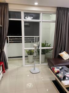 Phòng khách căn hộ Him Lam Chợ Lớn, Quận 6 Căn hộ Him Lam Chợ Lớn hướng Đông Nam, view thành phố tầng cao.