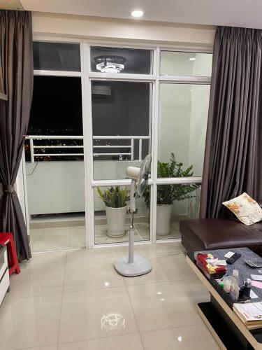 Phòng khách căn hộ Him Lam Chợ Lớn, Quận 6 Căn hộ Him Lam Chợ Lớn hướng Đông Nam, view thành phố tầng cao.