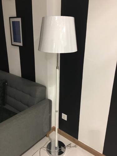 Phòng khách căn hộ VINHOMES CENTRAL PARK Bán căn hộ Vinhomes Central Park 1PN, tầng cao, đầy đủ nội thất, view thành phố