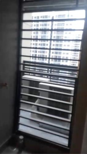 Logia Căn hộ Vinhomes Grand Park tầng trung, ban công đón gió và ánh sáng.