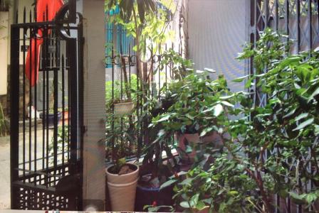 Sân nhà phố đường số 2, Quận 2 Văn phòng có sân vườn mát mẻ, diện tích 75m2, hướng Tây Bắc.