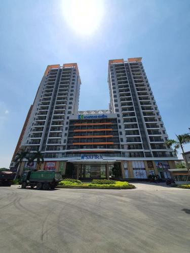 Mặt trước khu căn hộ Safira Khang Điền Bán căn hộ Safira Khang Điền 1 phòng ngủ, tầng 16, không có nội thất