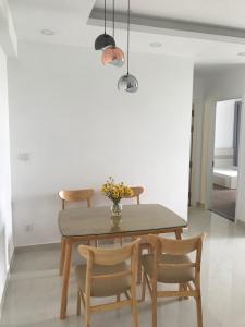 phòng ăn căn hộ sài gòn mia Bán căn hộ 2 phòng ngủ Saigon Mia đầy đủ nội thất, dọn ở ngay.