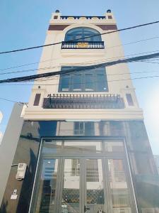 Mặt tiền nhà phố Quận Tân Phú Nhà phố Q.Tân Phú hướng Tây diện tích sử dụng 172.8m2, đầy đủ nội thất.