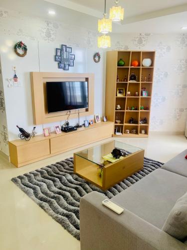 Phòng khách căn hộ Him Lam Chợ Lớn, Quận 6 Căn hộ Him Lam Chợ Lớn đầy đủ nội thất, view thành phố đón gió.