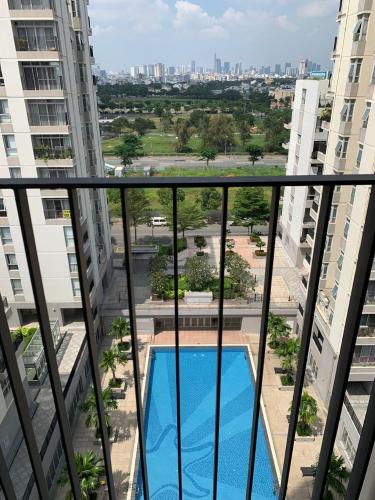 View hồ boi Star Hill Phú Mỹ Hưng, Quận 7 Căn hộ Star Hill Phú Mỹ Hưng tầng trung, view nội khu hồ bơi.