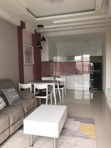 Phòng khách The Sun Avenue Căn hộ The Sun Avenue tầng trung, view Landmark 81.