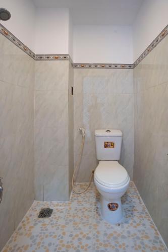 Phòng tắm nhà phố đường Đào Tông Nguyên, Nhà Bè Nhà phố hướng Tây Bắc diện tích 108m2, hẻm xe hơi rộng.