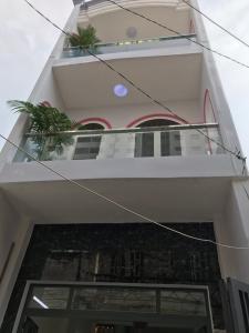 Mặt tiền nhà phố Quận Tân Phú  Nhà phố Quận Tân Phú hẻm xe hơi rộng 4m, sổ hồng riêng.