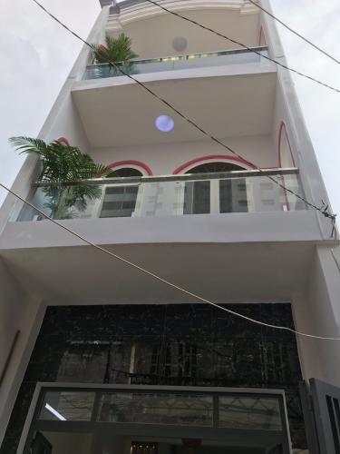 Mặt tiền nhà phố Quận Tân Phú  Nhà phố Quận Tân Phú hẻm xe hơi rộng 4m, sổ hồng riêng.