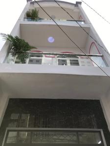 Mặt tiền nhà phố Quận Tân Phú  Nhà phố Quận Tân Phú hẻm xe hơi rộng 4m, sổ hồng riêng.