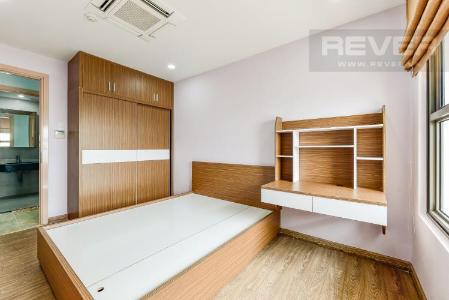 Phòng ngủ Kingston Residence, Phú Nhuận Căn hộ Kingston Residence tầng cao, ban công hướng Đông Bắc.