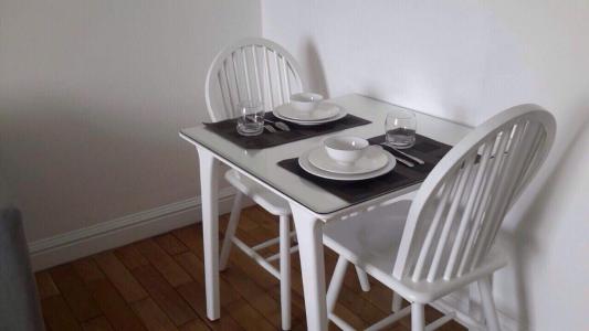 Bàn ăn The Manor Quận Bình Thạnh Căn hộ cao cấp The Manor view thành phố, nội thất đầy đủ.