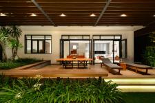 Lucasta - lucasta-khang-dien-khuon-vien