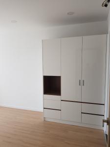 Phòng ngủ Xi Grant Court, Quận 10 Căn hộ Xi Grand Court tầng cao, nội thất cơ bản.