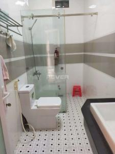 Phòng tắm nhà phố Quận Bình Tân Nhà phố Q.Bình Tân hướng Nam diện tích sử dụng 292m2, sổ hồng riêng.