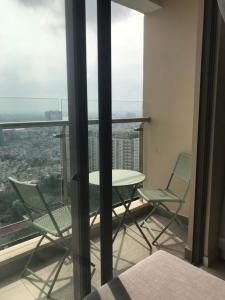 Ban công Masteri Millennium Quận 4 Căn hộ Masteri Millennium đầy đủ nội thất, hướng Đông Nam.