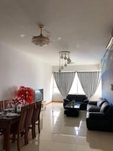 Phòng khách Saigon Pearl, Bình Thạnh Căn hộ Saigon Pearl đầy đủ nội thất, hướng Đông Nam.