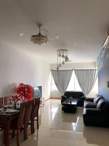 Phòng khách Saigon Pearl, Bình Thạnh Căn hộ Saigon Pearl đầy đủ nội thất, hướng Đông Nam.
