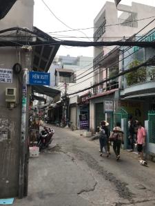 Hẻm nhà phố đường Lê Văn Lương, Quận 7 Nhà phố hướng Nam nội thất cơ bản, bàn giao ngay sổ hồng.